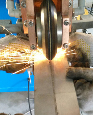 溶接の1000mmのまっすぐな継ぎ目の薄板金の溶接機の縦方向の継ぎ目の溶接工